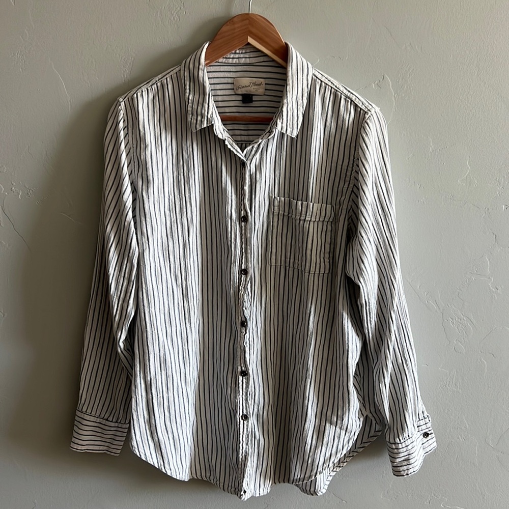 Universal Thread Shirt